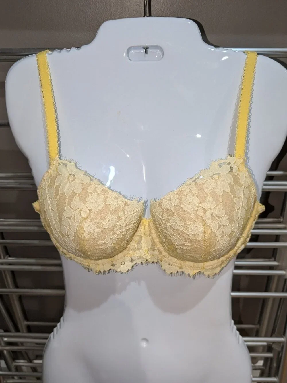 Victoria’s Secret Dream Angels Yellow Floral Lace Bra 32DD